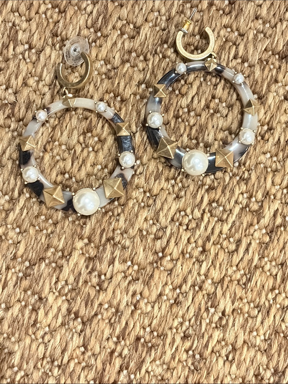 Stella and dot game hanger statement earrings